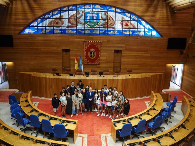 Alumnado do Instituto Arxentino-Galego Santiago Apóstolo visita o Parlamento de Galicia